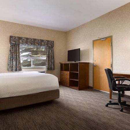Days Inn & Suites By Wyndham Brooks Exterior foto