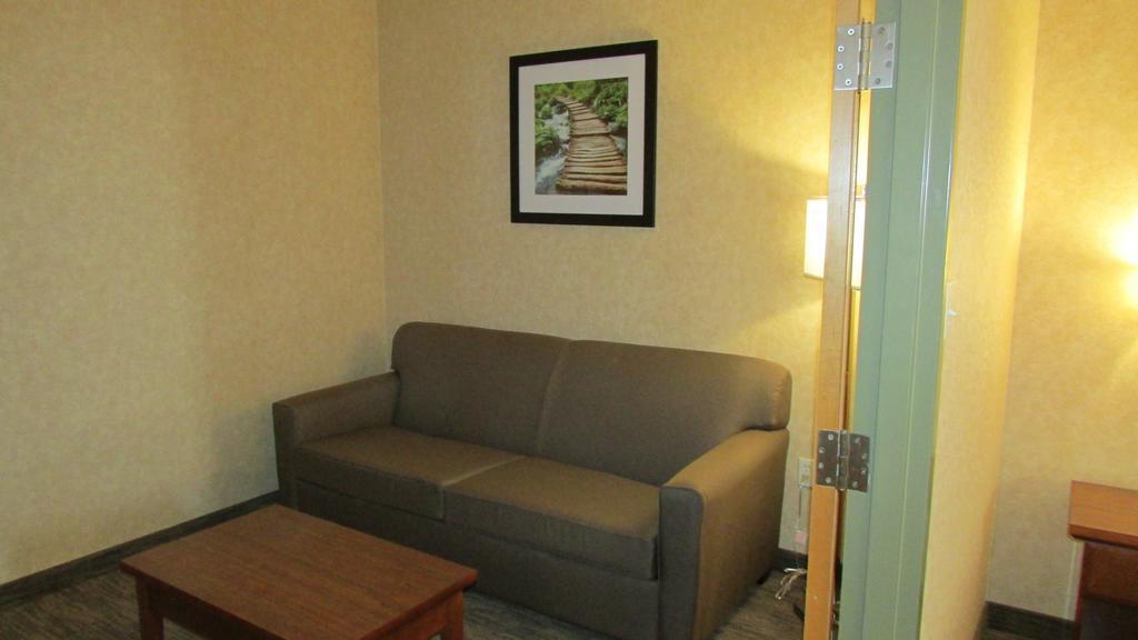 Days Inn & Suites By Wyndham Brooks Exterior foto