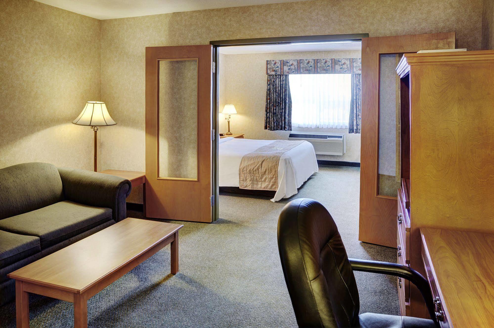 Days Inn & Suites By Wyndham Brooks Exterior foto